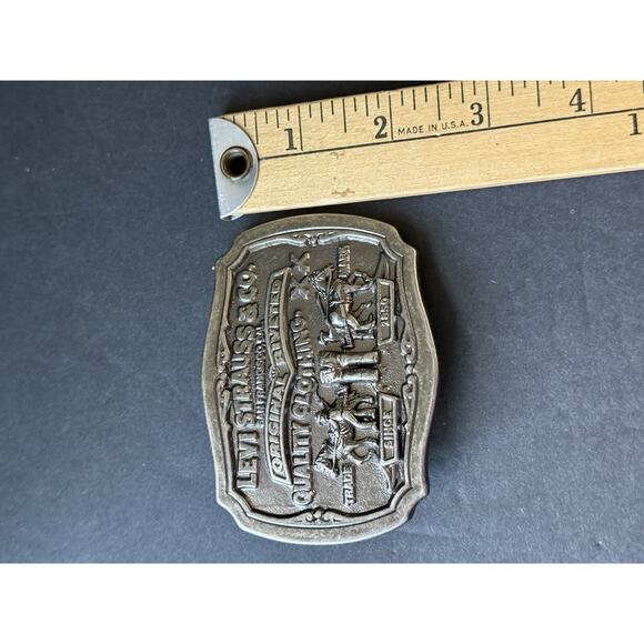 Levi Strauss & Co Vtg Belt Horse Belt Buckle Limited Edition Bronze Tone Casual - Picture 3 of 6